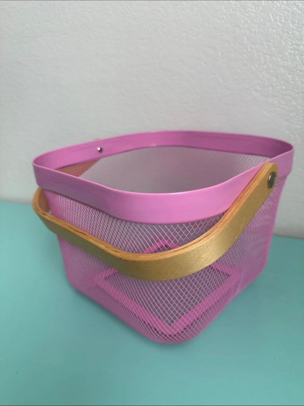RISATORP (IKEA) Wire square pink basket with a wooden handle, size: 9¾”x7”-used